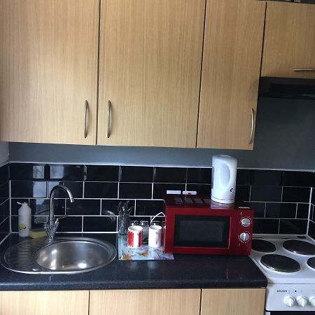 Hatfield Save-Money Rooms - 10Over10 For Price! Exterior photo