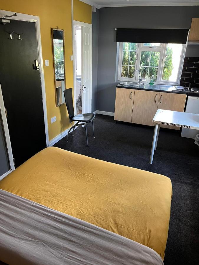 Hatfield Save-Money Rooms - 10Over10 For Price! Exterior photo